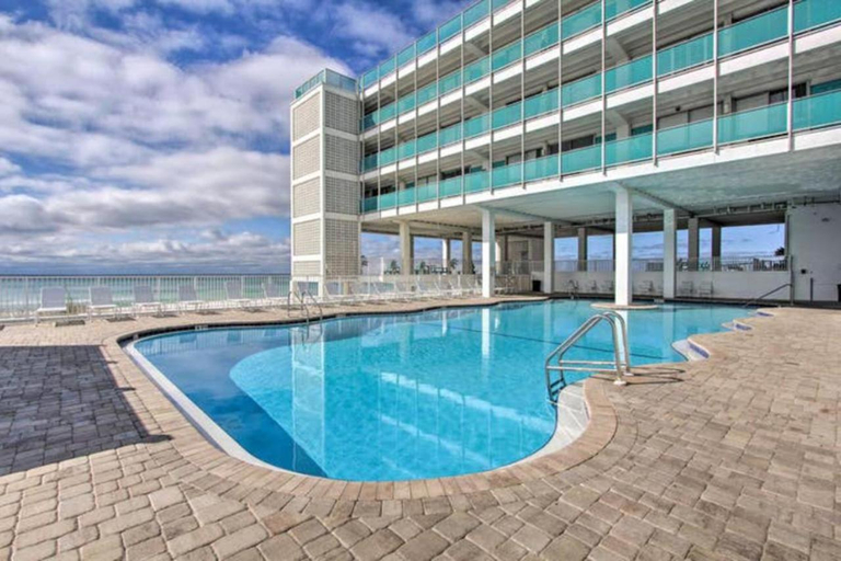 Sport & Beauty 3, Oceanfront BEACH! CONDO COUPLES GETAWAY,HONEYMOON SWEET, Perfectly Cozy Beach Front Condo, full kitc, Bay