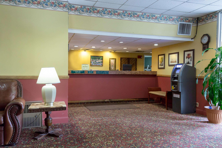 Public Area 2, Econo Lodge Auburn I-95, Androscoggin