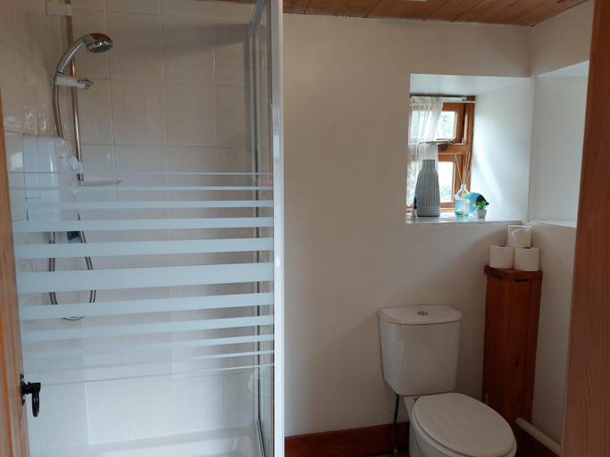 Bathroom, Kitts Cottage in Redruth, Cornwall