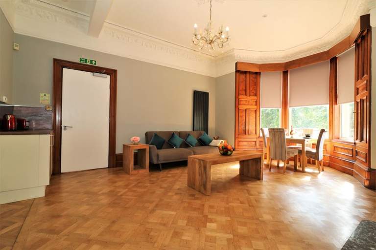 Room 5, Linden House Flat 1 - Airdrie, North Lanarkshire