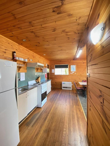 4, Anglers Reach Lakeside Village, Snowy River