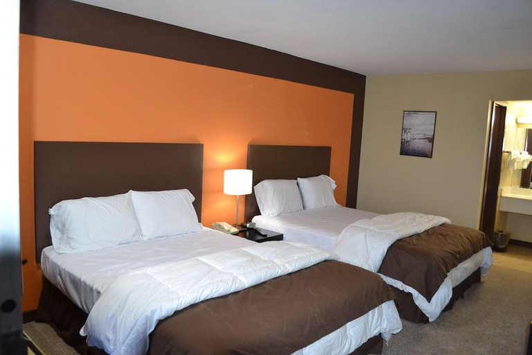 Bedroom, Motel 75 Monroe, Warren