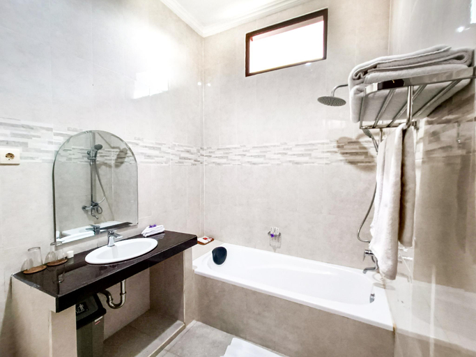 Bathroom 13