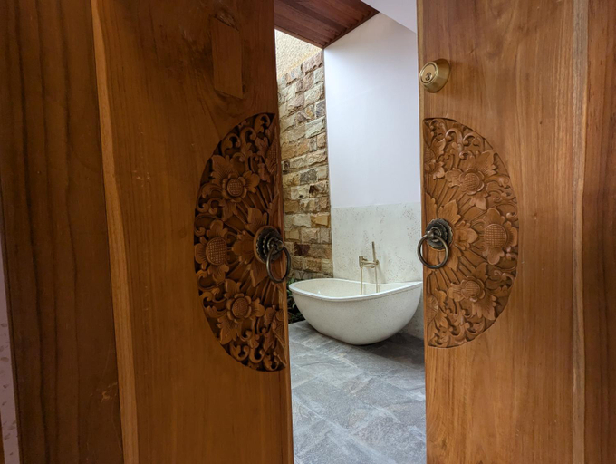 Bathroom 13