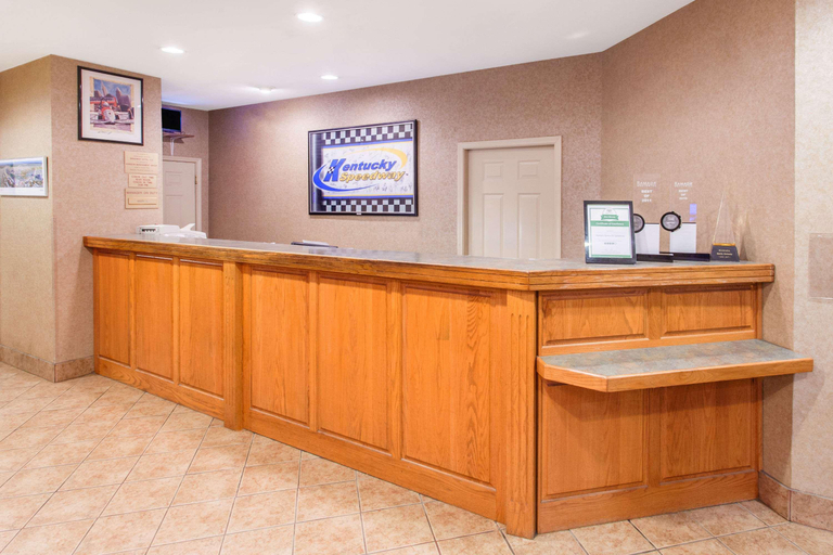 Public Area 2, Ramada by Wyndham Sparta/At Speedway, Gallatin