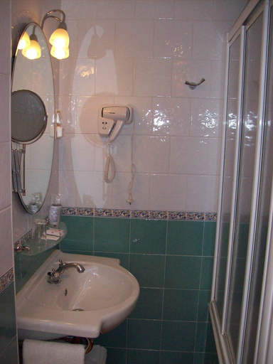 Bedroom 2, Hostal Las Grullas, Teruel