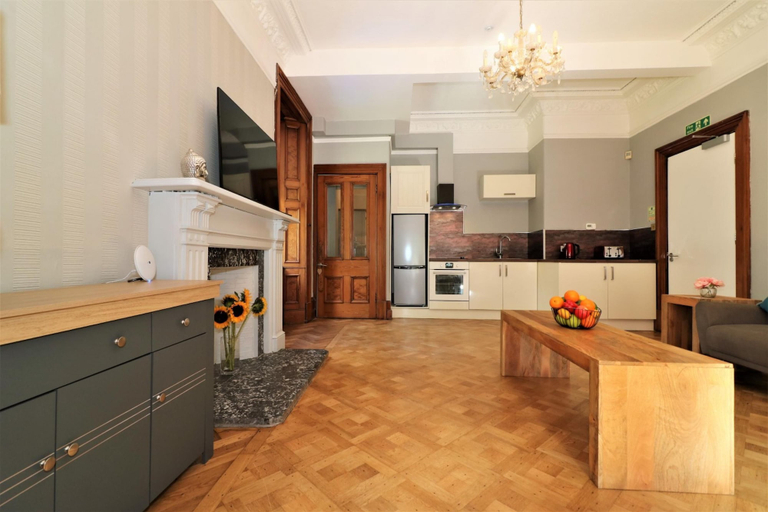 Room 3, Linden House Flat 1 - Airdrie, North Lanarkshire