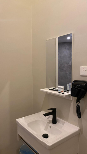 Bathroom 5, Golden Abha