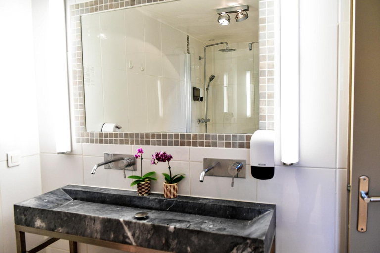 Bathroom 2, Le Mas Des Aigras - Hotel & Restaurant de Charme en Provence, Vaucluse