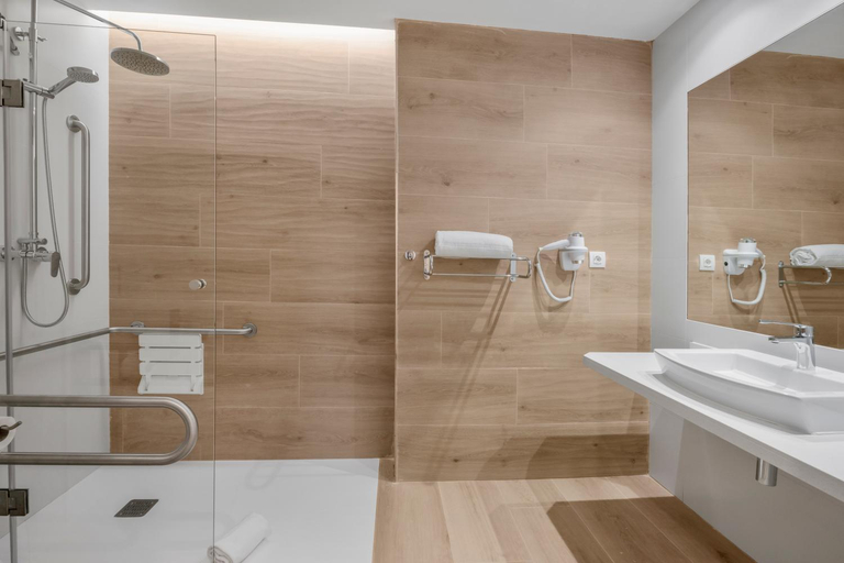 Bathroom 4, B&B Hotel Castro Urdiales, Cantabria