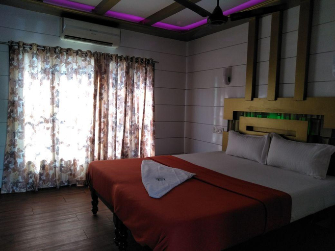 Bedroom 3, Vaishnav Houseboat, Alappuzha