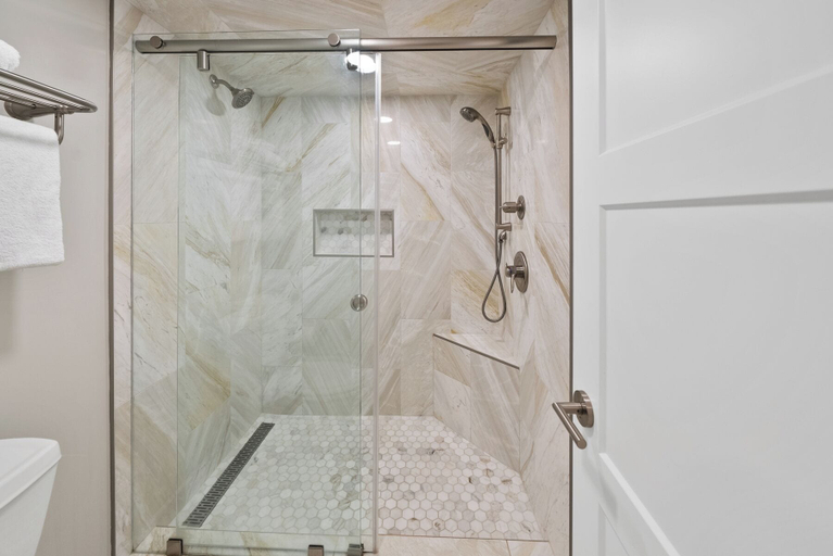 Bathroom 3, Mainsail 278, Walton