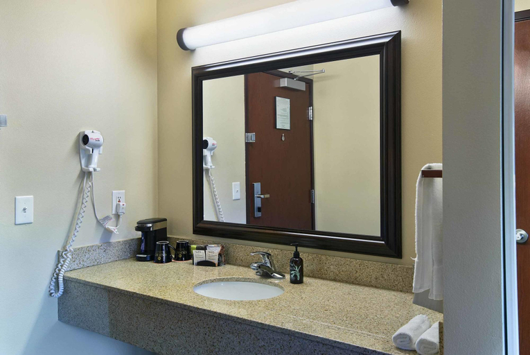 Bathroom 5, Oxford Suites Yakima, Yakima