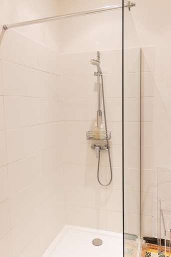 Bathroom 5, Le Prieuré Notre-Dame, Gard
