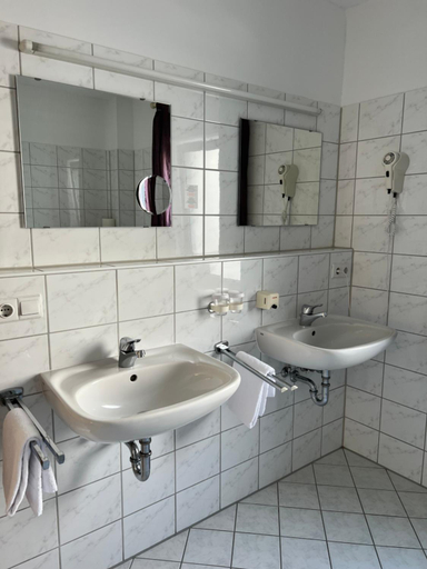 Bathroom 4, Hotel Fantasie, Ansbach
