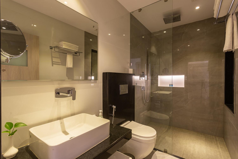 Bathroom 5, Mount Kailash Resort, Gandaki