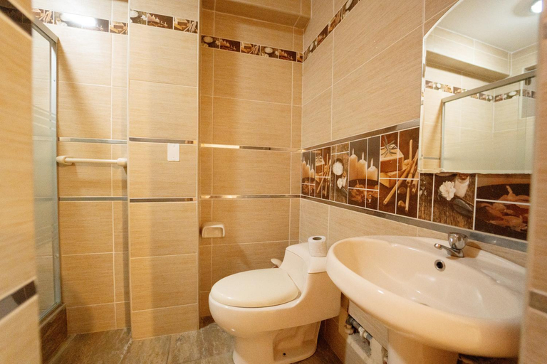 Bathroom, Hostal Los Balcones II, Nazca