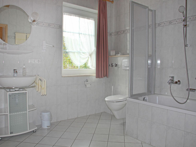 Bathroom 2, Gasthof Rossle, Breisgau-Hochschwarzwald