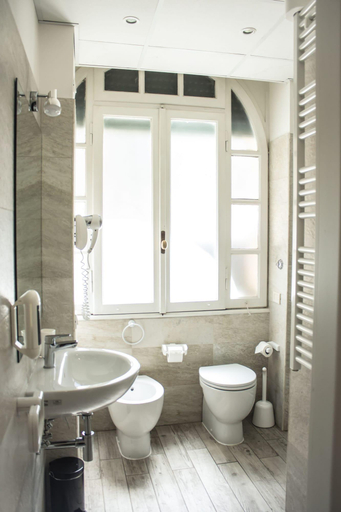 Bathroom 4, Gardenia Suites, Roma