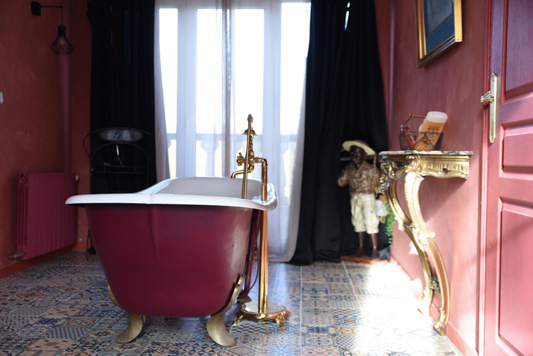 Bathroom 3, Les Roses De Montherlant, Oise
