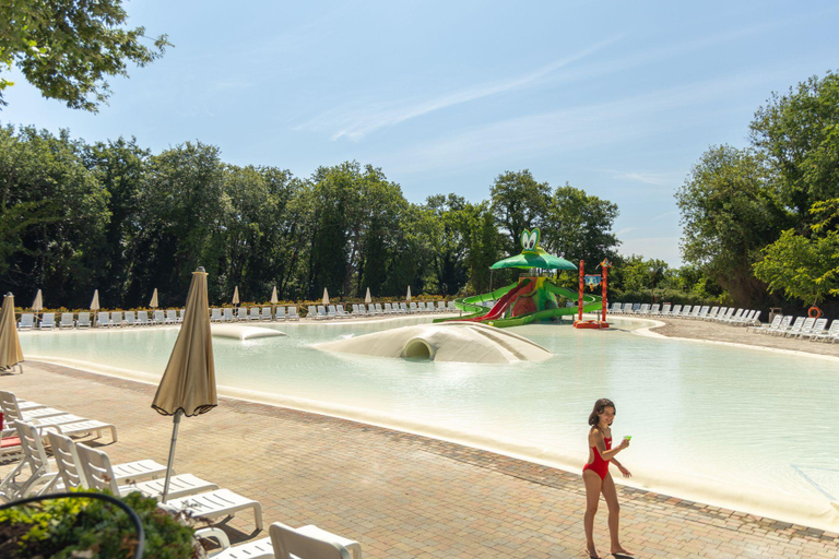 Public Area 2, hu I Pini village, Roma