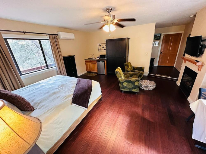 Bedroom 2, The Inn at Shasta Lake, Shasta