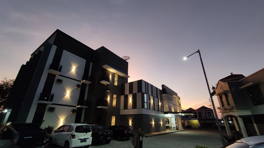 Exterior & Views