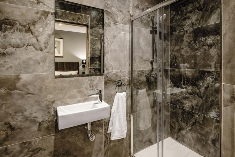 Bathroom 4, Spinola Hotel, St Julian's