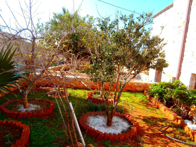 Others 4, Pirgoi Edem, Peloponnese
