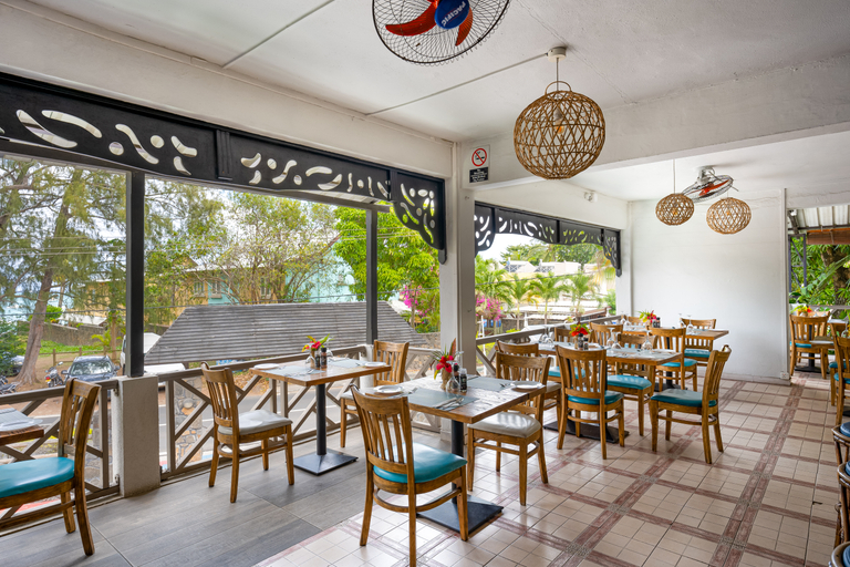 Food & Drinks 3, Le Grand Bleu Hotel