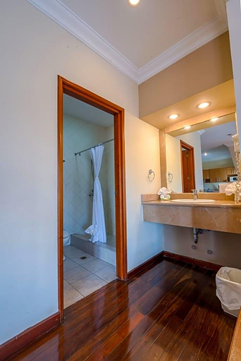 Bathroom 4, Hotel San Carlos, ZONA 10