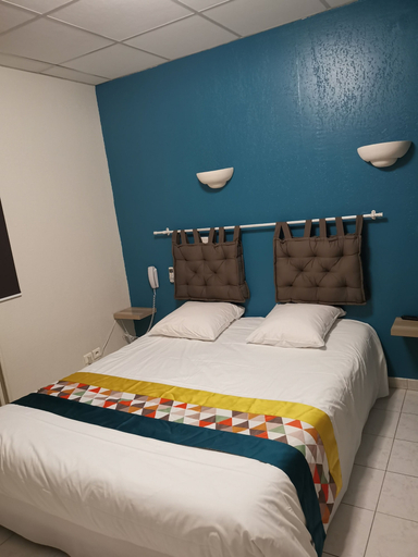 Bedroom 3, Le Carry Hôtel, Bouches-du-Rhône