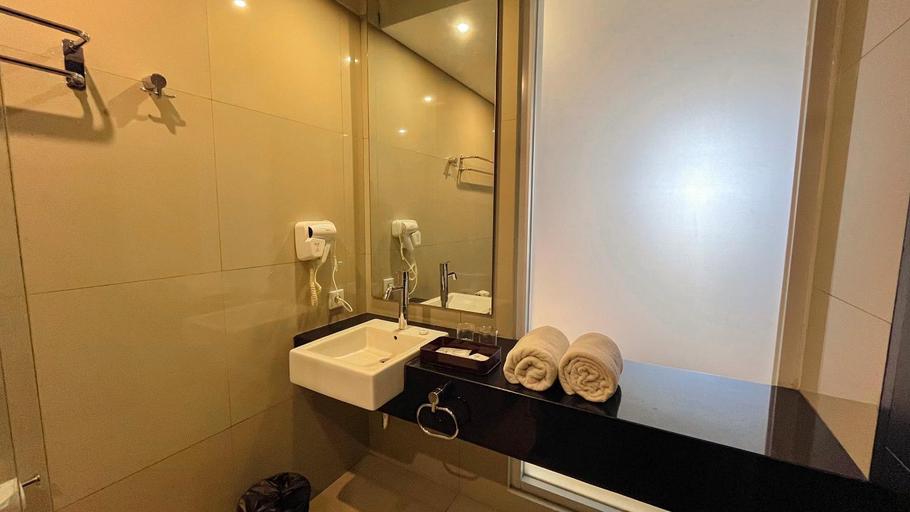 Bathroom 11