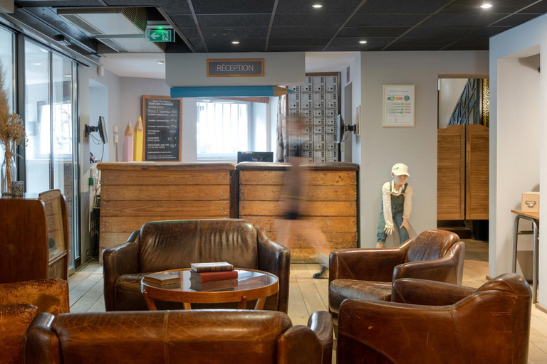 Public Area 3, College Hotel, Rhône