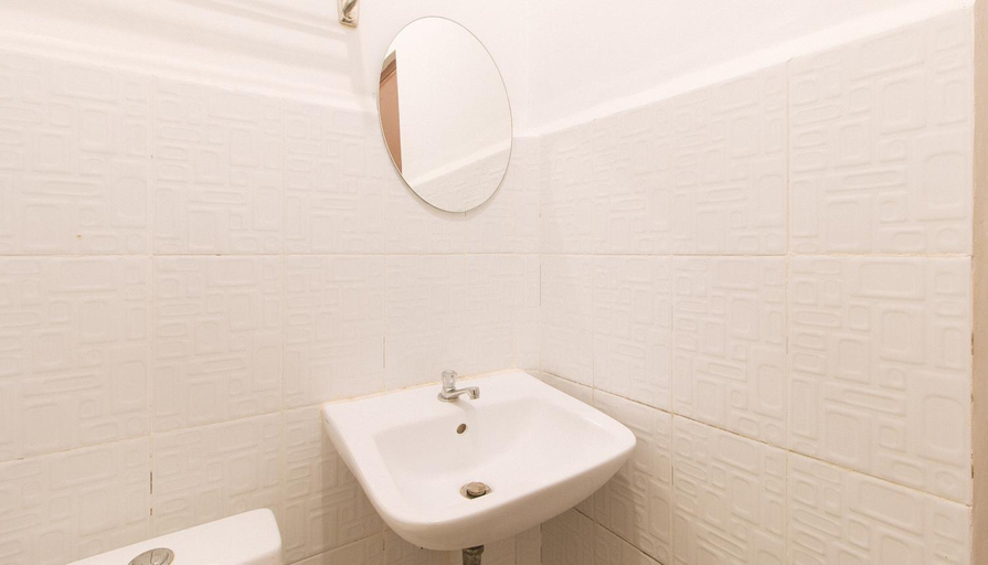 Bathroom 5, RedDoorz @ The Central Inn Boracay Island, Malay