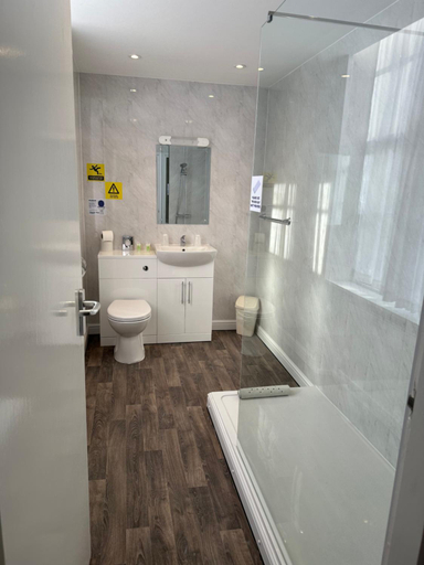 Bathroom 4, The Clifton Hotel Scarborough, North Yorkshire