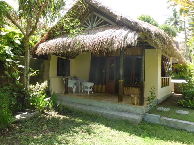 Exterior 12