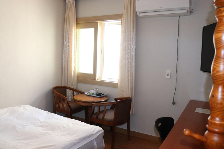 Bedroom 4, Jeju Orasung, Jeju