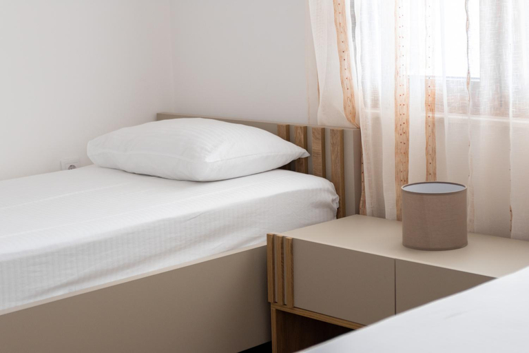4, Higo Apartments