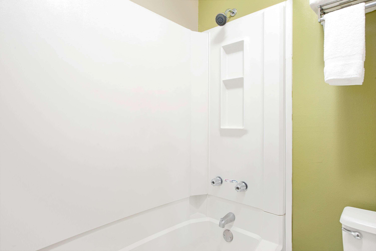 Bathroom 4, Super 8 by Wyndham Eureka/Six Flags Nearby, Saint Louis