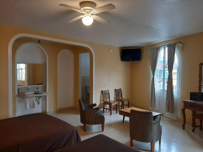 Others 5, Hotel del Rio, Río Blanco