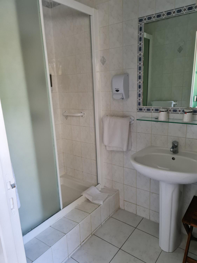 Bathroom 4, Carry Hotel, Bouches-du-Rhône