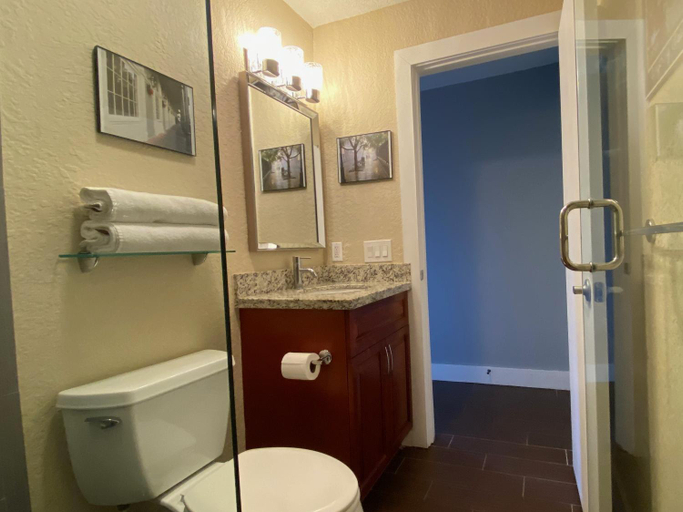Others 4, Riverbank House Wilton Manors, Broward