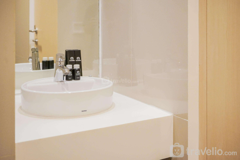 Bathroom 2, Relax Studio Room @ Tree Park BSD Apt By Travelio, South Tangerang