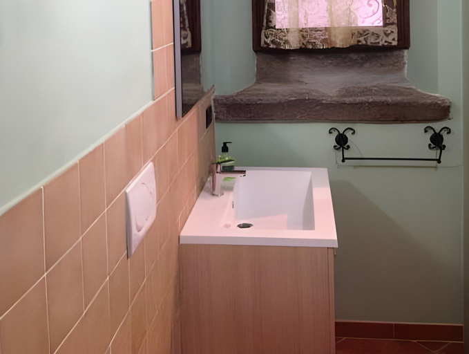 Bathroom 18