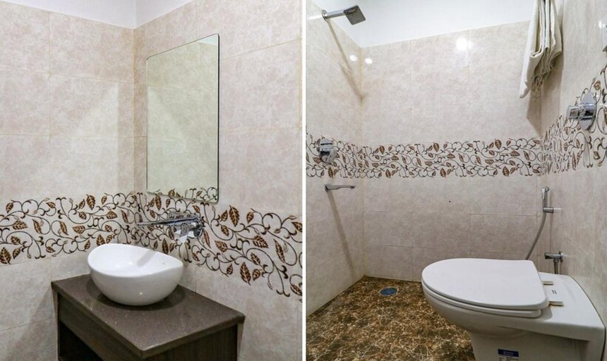Bathroom 3, Hotel California Heights, Amritsar