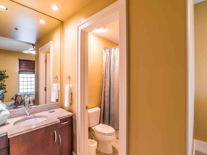 Bathroom 2, Bella Luna #404, Escambia