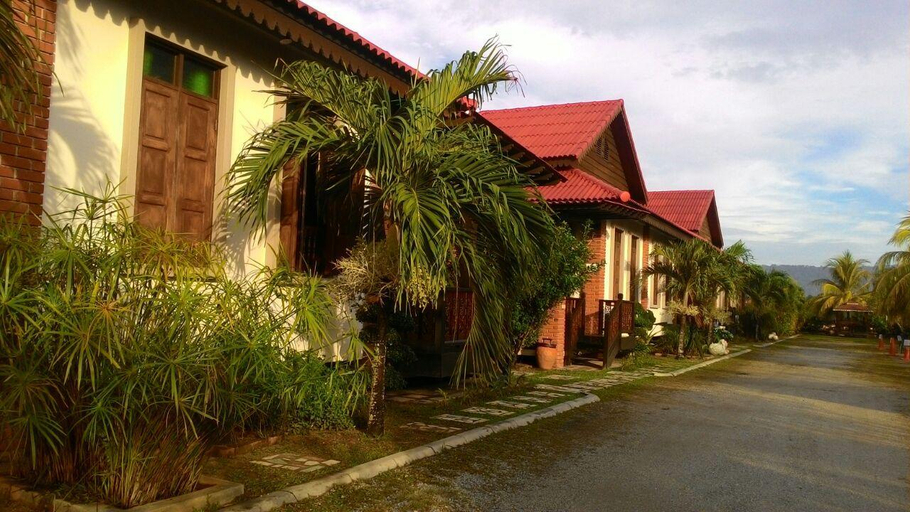 Exterior 6