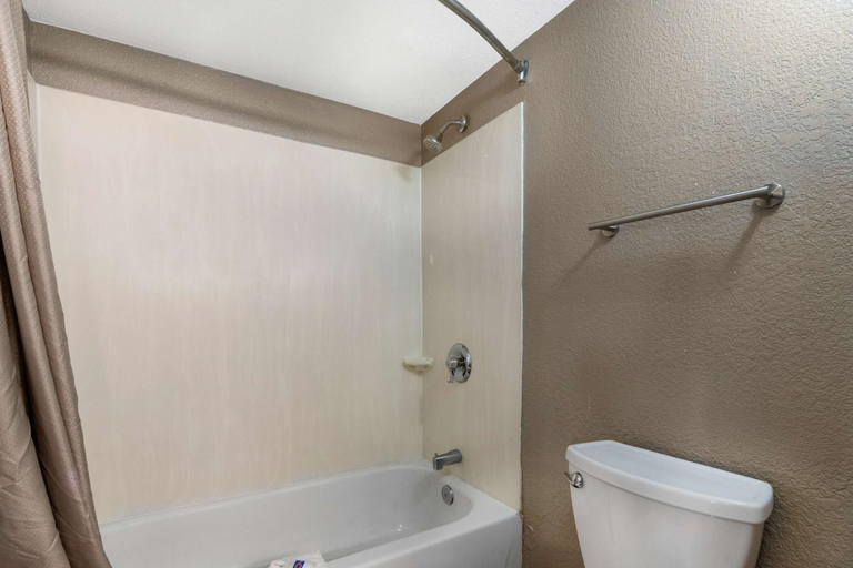 Bathroom 5, Motel 6 York, PA - North, York