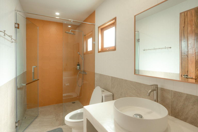 Bathroom 18